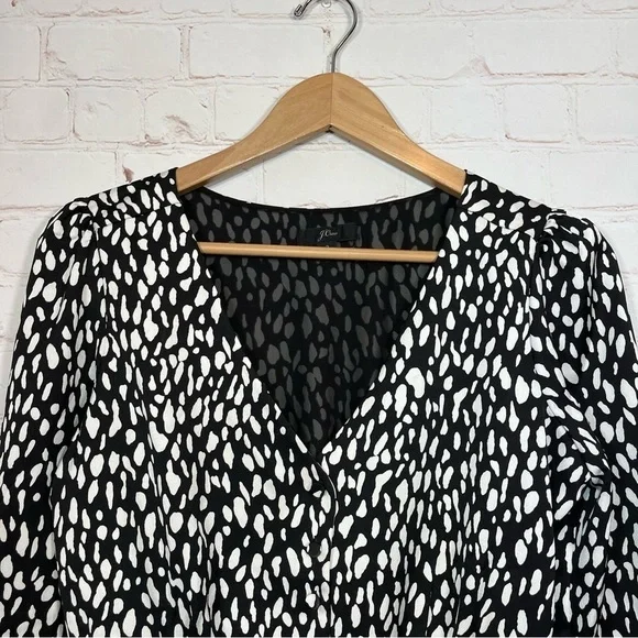 J Crew Long Sleeve Peplum Button Front Top in Printed Satin Crepe Size 2 - Picture 2 of 12